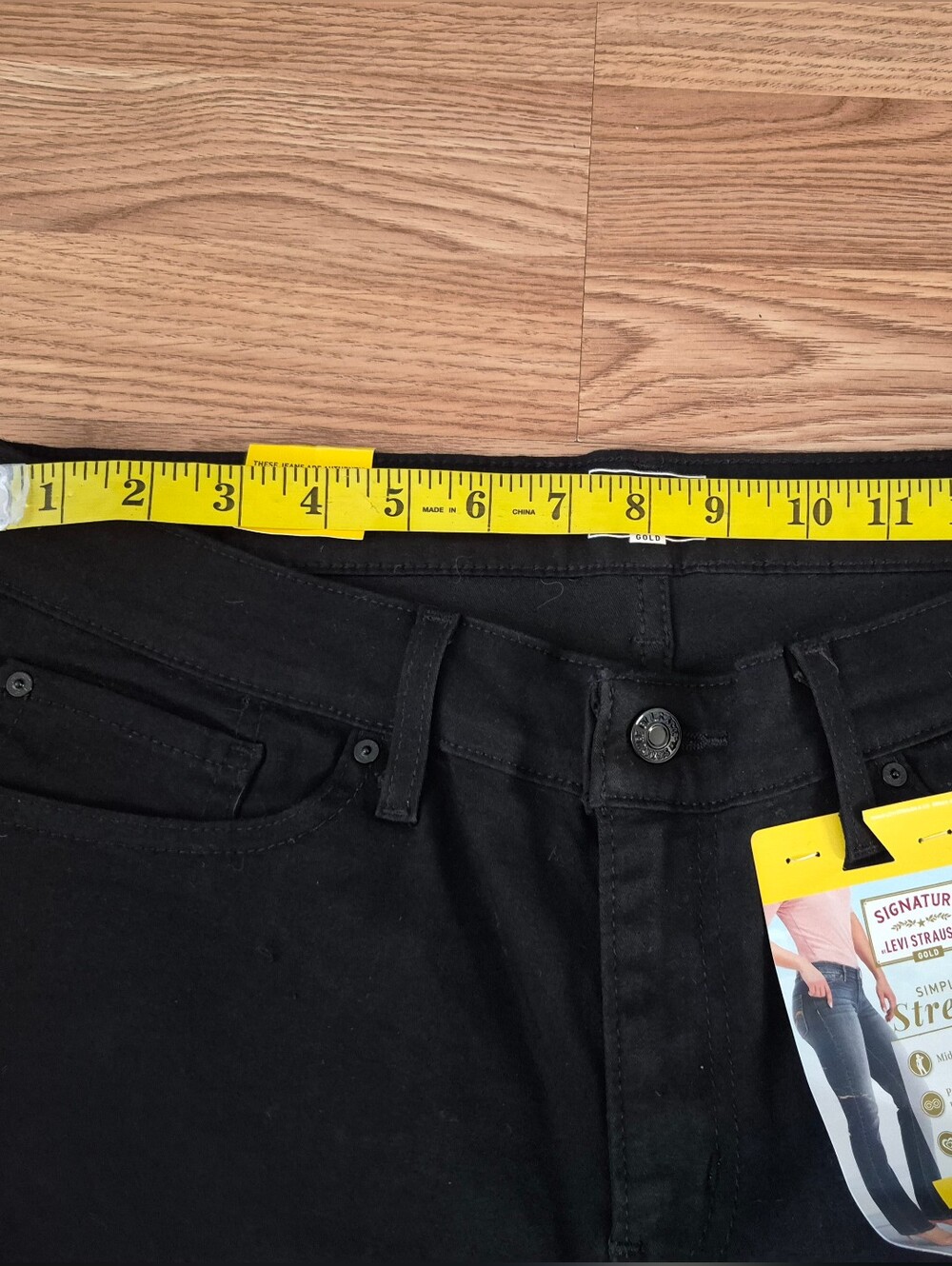 Levi's Women's Mid-Rise Straight Black Jeans - Picture 8 of 8